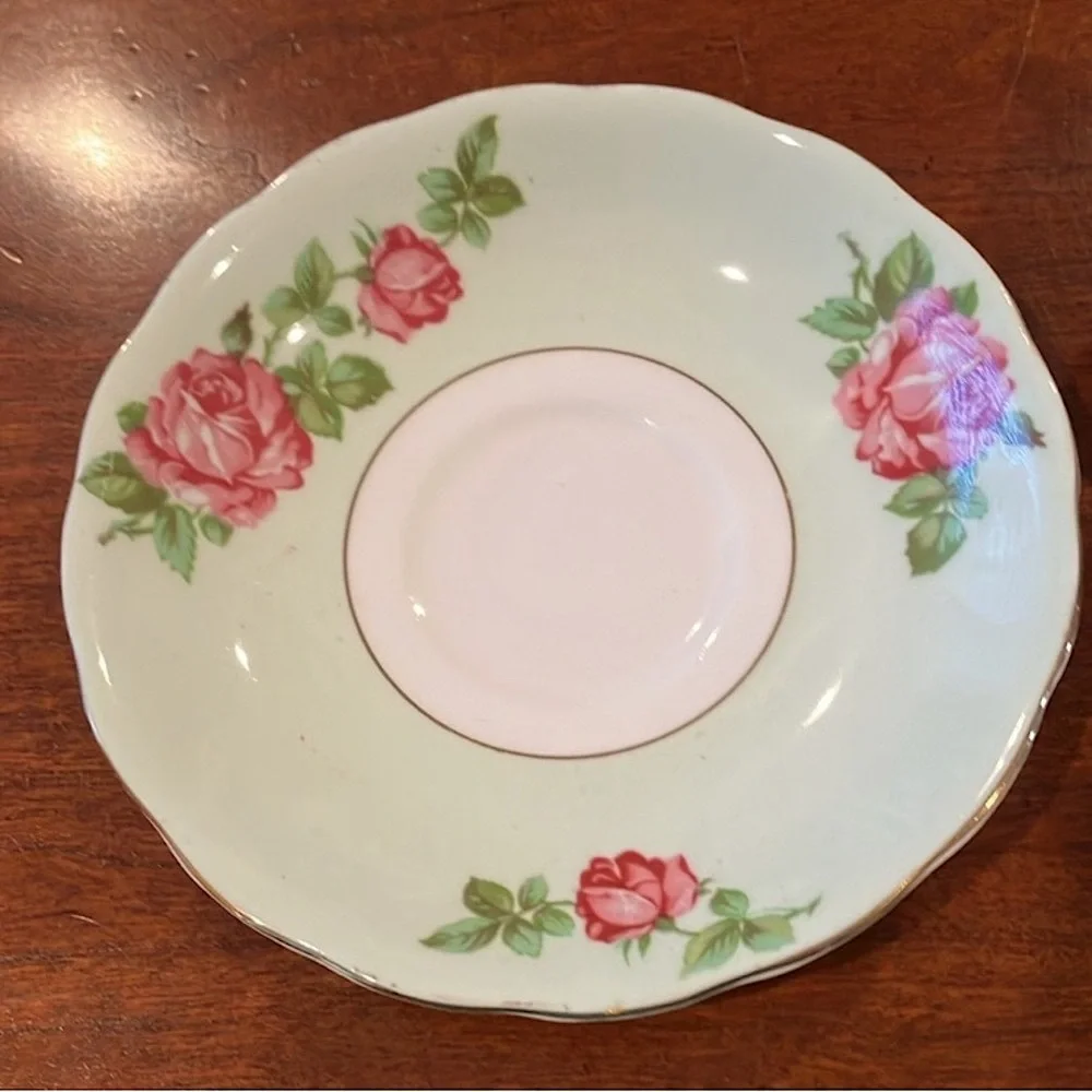 Colclough vintage bone China tea cup & saucer, pink roses on green & white - Picture 5 of 11